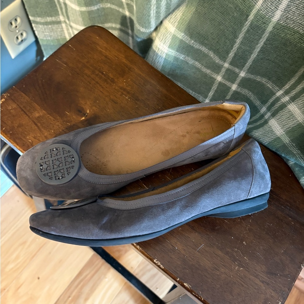 Clarks Candra Gray Suede ballet flats size 11 - Picture 2 of 5